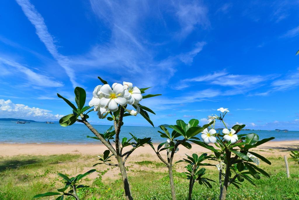Star Light Beach Resort And Restaurant Chumphon Ngoại thất bức ảnh