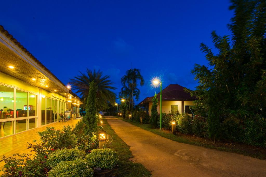 Star Light Beach Resort And Restaurant Chumphon Ngoại thất bức ảnh