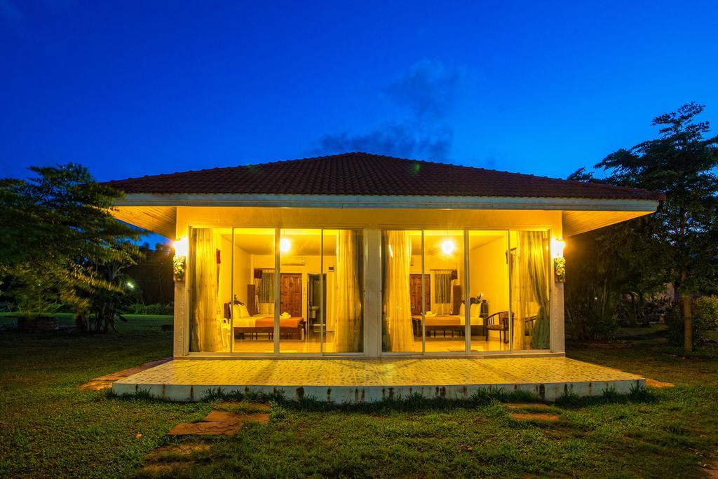 Star Light Beach Resort And Restaurant Chumphon Ngoại thất bức ảnh